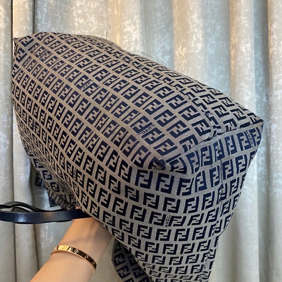 💃Fendi 💃 Zucca-pattern Roll tote bag - Picture 3 of 16